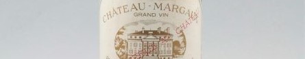 La photo montre une bouteille du grand vin du chateau Margaux à Margaux à Bordeaux