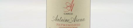 La photo montre une bouteille de vin Patrimonio Grotte Di Sole du Domaine Antoine Arena situé à Patrimonio en Corse
