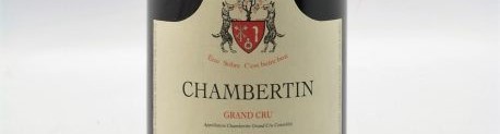 La photo montre une bouteille de vin du grand cru chambertin du Domaine de Geantet Pansiot situé à Gevrey Chambertin en cote de nuit en Bourgogne