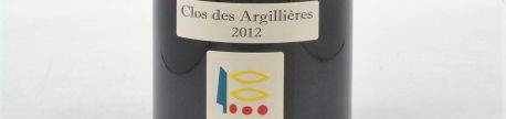 La photo montre une bouteille de vin chambertin grand cru Domaine prieuré roch situé en Bourgogne