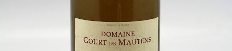 La photo montre une bouteille de vin de l'appellation Rasteau du domaine Gourt de Mautens dans la Vallée du Rhone